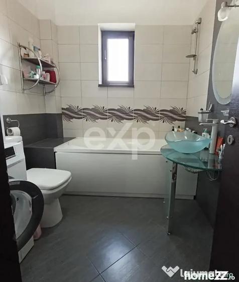 Apartament cu 3 camere decomandat în Găvana