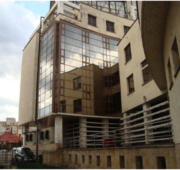 Birou, de 1,426 mp, în Central