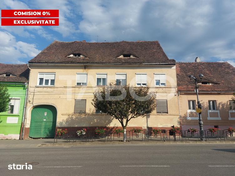 Apartament cu 3 camere semidecomandat în Central