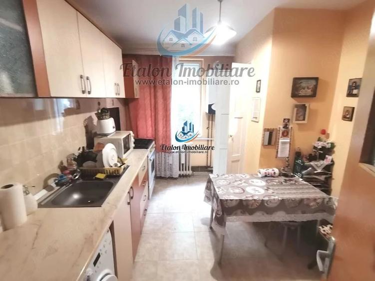 Apartament cu 3 camere decomandat în Dărmănești