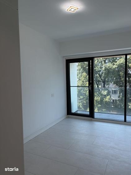 Apartament cu 3 camere în Podu Roș