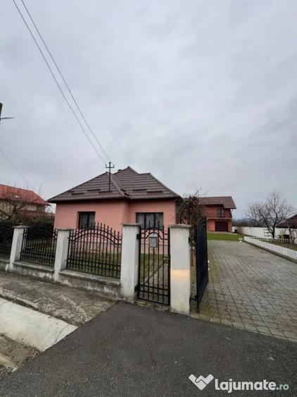 Casă cu 3 camere cu Teren 450 Mp în Lăpuș
