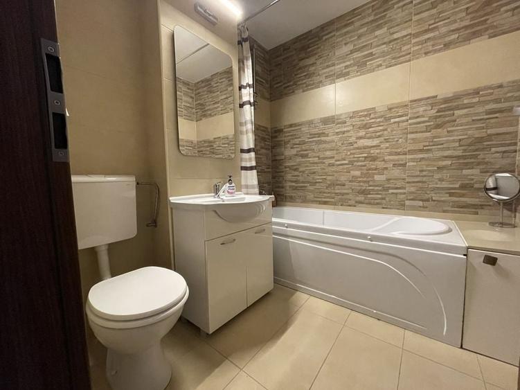 Apartament cu 3 camere decomandat în Lipovei