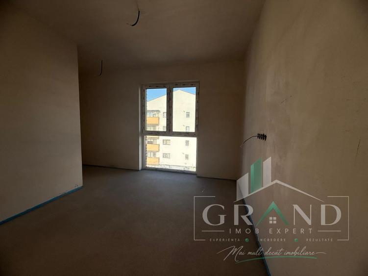 Apartament cu 3 camere semidecomandat în Florești
