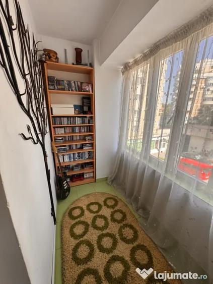 Apartament cu 3 camere decomandat în Sud