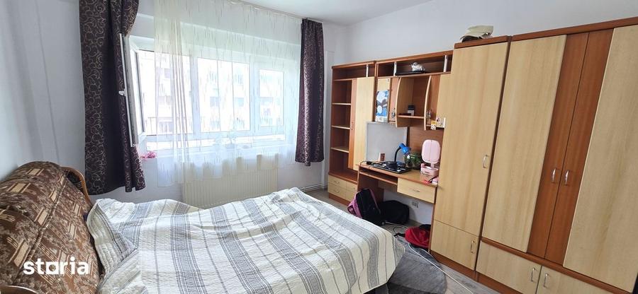 Apartament cu 3 camere decomandat în Mircea cel Bătrân
