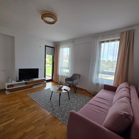 Apartament cu 2 camere semidecomandat, mobilat în Central