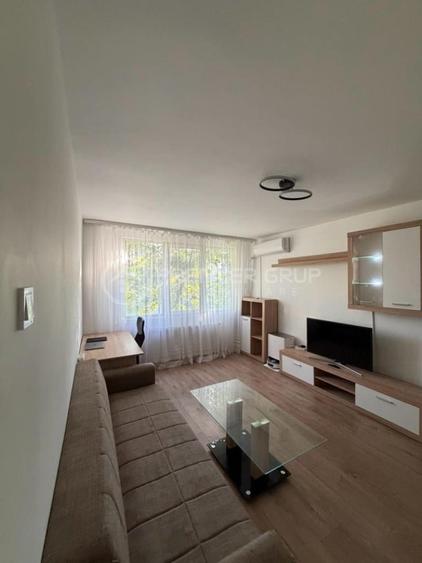 Apartament cu 3 camere decomandat în Tătărași