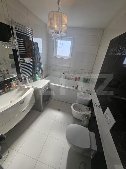 Apartament cu 3 camere semidecomandat, mobilat în Florești