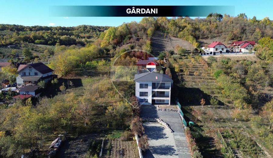 Casă individuală cu 9 camere cu Piscina în Gârdani