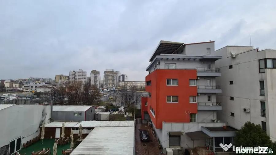 Casă cu 7 camere cu Teren 300 Mp în Mihai Bravu