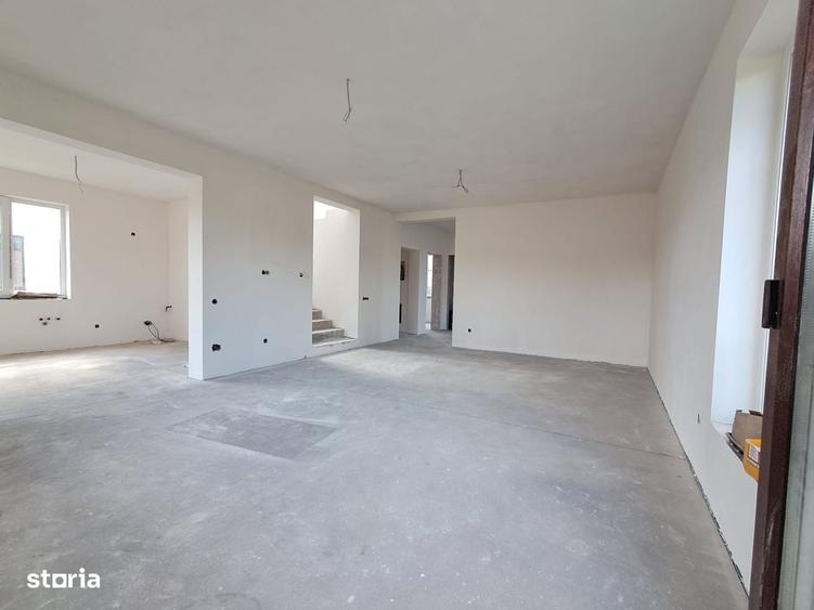 Casă cu 4 camere cu Teren 601 Mp în Apahida