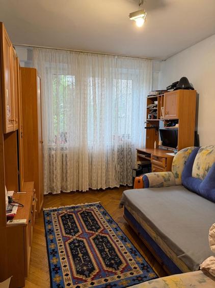 Apartament cu 3 camere decomandat în Valea Rosie