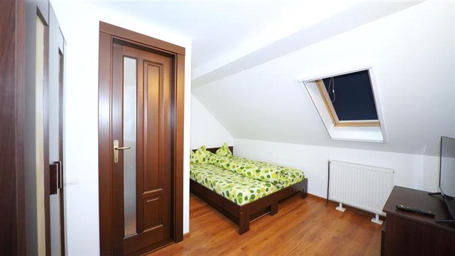Casă cu 11 camere cu Canalizare în Sânmartin