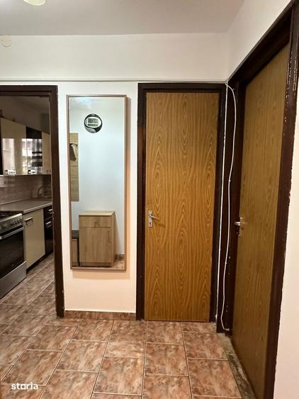 Apartament cu 4 camere decomandat, mobilat în Titan