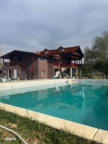 Casa cu 8 camere, piscina ?i garaj - 20