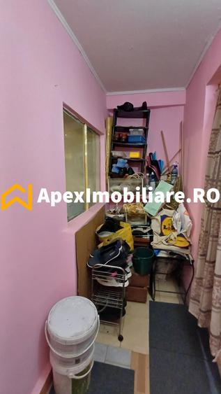 Casă individuală cu 15 camere cu Canalizare în Apărătorii Patriei