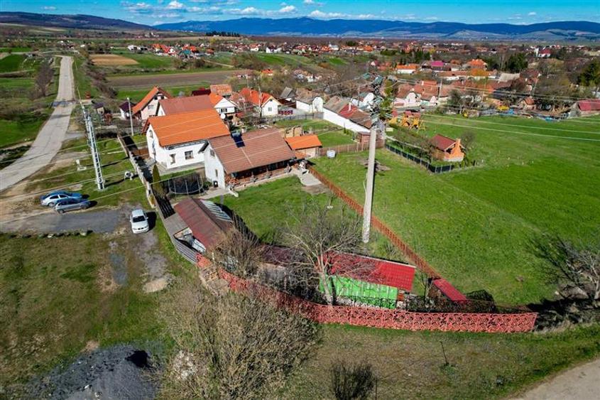 Casă cu 3 camere cu Canalizare în Exterior Est