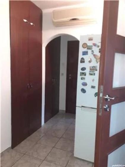 Apartament cu 3 camere decomandat în Democrației