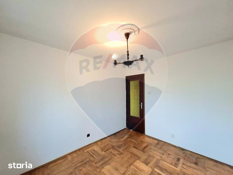 Apartament cu 3 camere semidecomandat în Romanilor