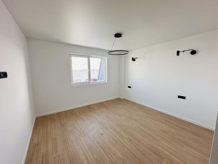 Penthouse cu 3 camere decomandat în Chiajna