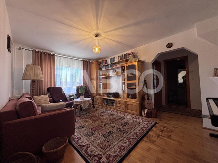 Apartament cu 4 camere semidecomandat, mobilat în Mănăștur