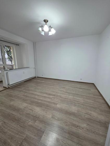 Apartament cu 3 camere decomandat în P-ța Reșița