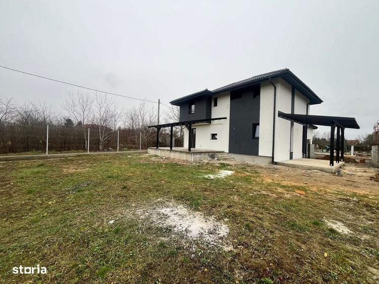 Casă cu 3 camere în Bercu Roșu