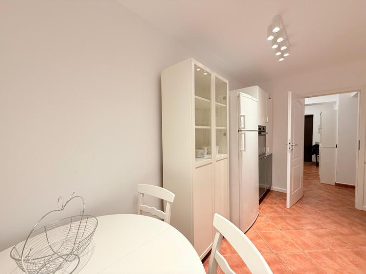 Apartament cu 3 camere decomandat, mobilat în P-ța Alba Iulia