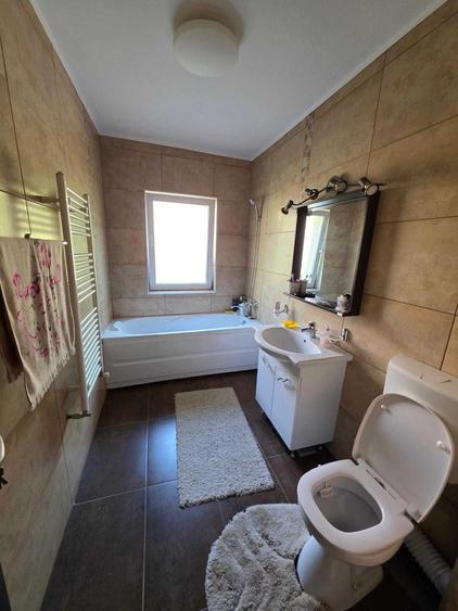 Apartament cu 4 camere semidecomandat în Baciu