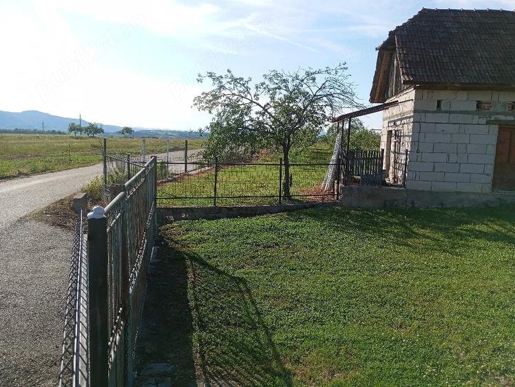 Casă cu 2 camere cu Teren 4707 Mp în Hălmăgel