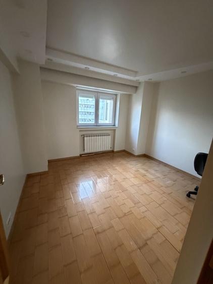 Apartament cu 3 camere decomandat în Splaiul Unirii
