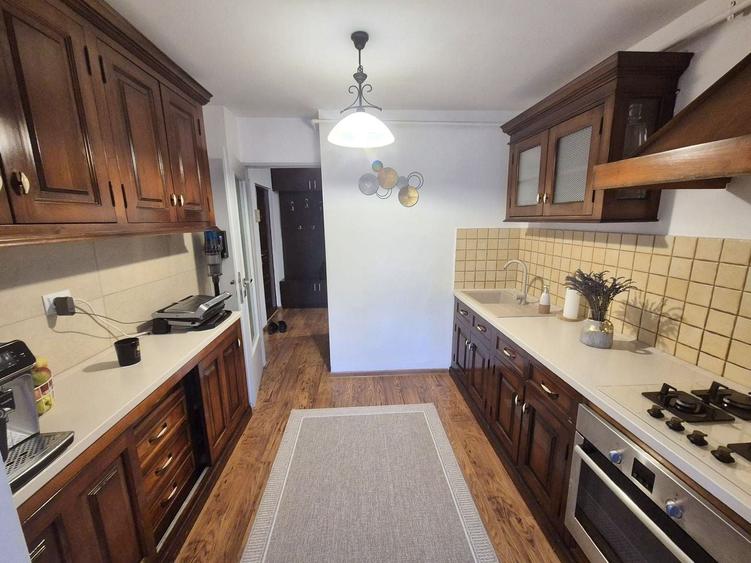 Apartament cu 3 camere decomandat în Ampoi 3
