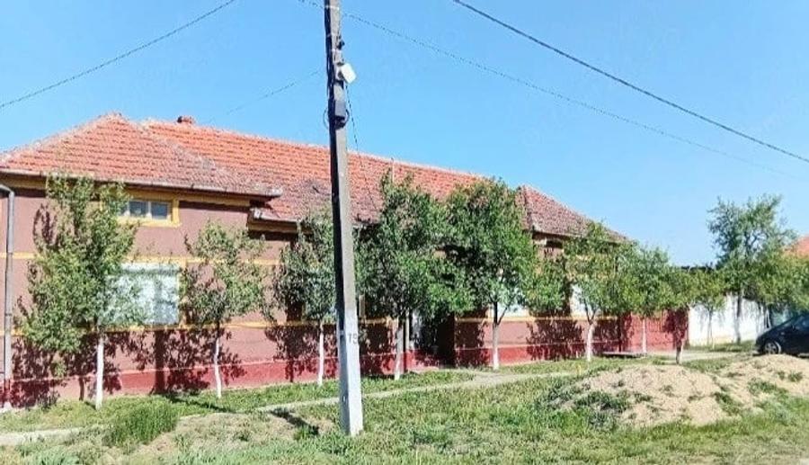 Casă cu 6 camere cu Teren 1500 Mp în Șomoșcheș