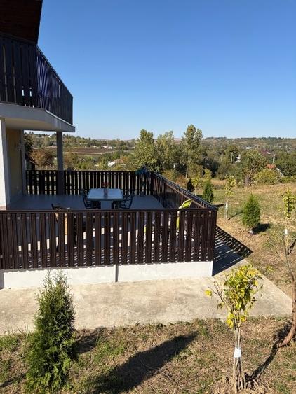 Casă individuală cu 7 camere cu Canalizare în Coșula
