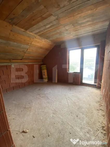 Casă cu 4 camere cu Teren 1471 Mp în Budacu de Sus