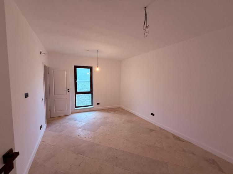Casă individuală cu 4 camere cu Teren 283 Mp în Prelungirea Ghencea