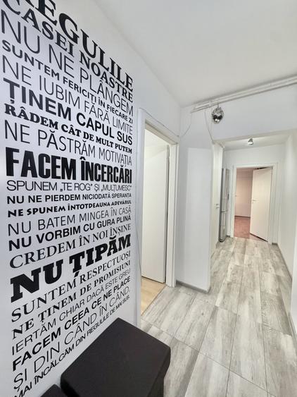 Apartament cu 3 camere semidecomandat, mobilat în Dâmbovița