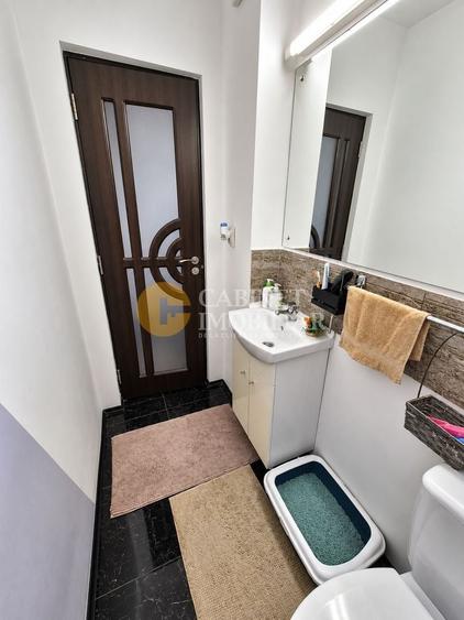 Apartament cu 4 camere semidecomandat în Tătărași