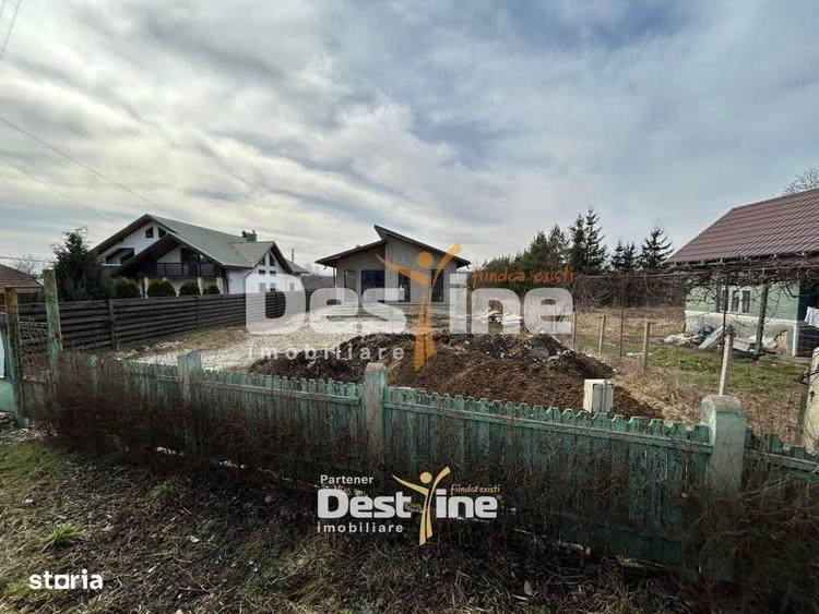 Casă cu 4 camere semidecomandat cu Teren 560 Mp în Săvinești