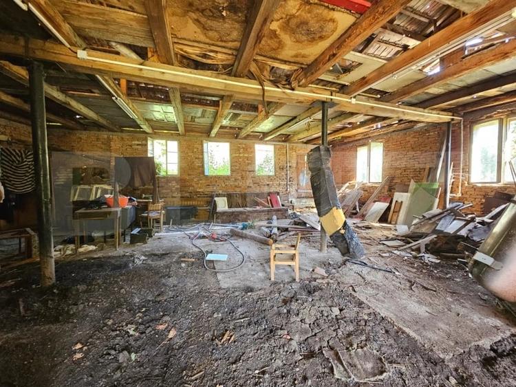 Casă cu 3 camere cu Teren 1249 Mp în Laz (Săsciori)