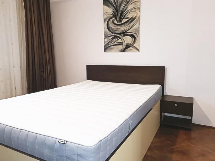 Apartament cu 3 camere decomandat în Lacul Tei