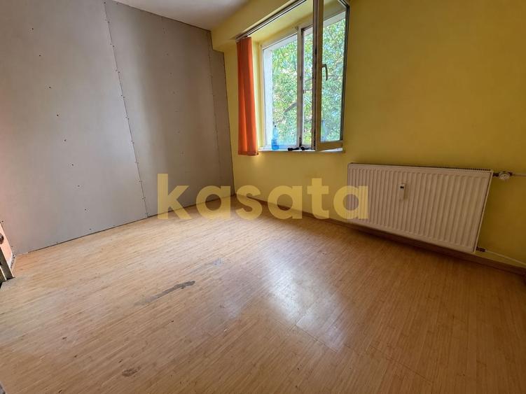 Apartament cu 3 camere decomandat în Vitan