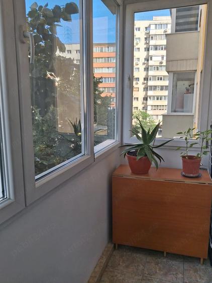Apartament cu 3 camere decomandat în Moșilor
