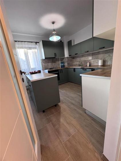 Apartament cu 4 camere decomandat, mobilat în Olteniței