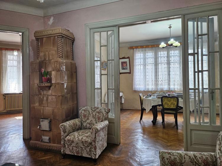 Apartament cu 3 camere semidecomandat în Știrbei Vodă