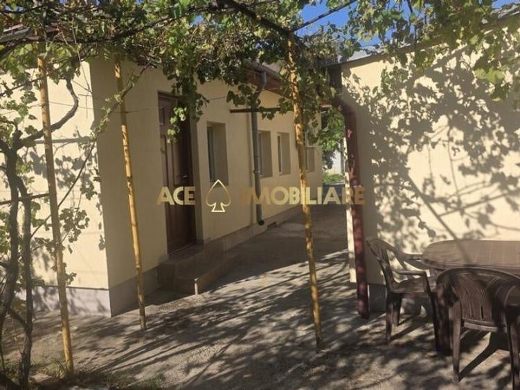 Casă individuală cu 4 camere cu Canalizare în Colentina