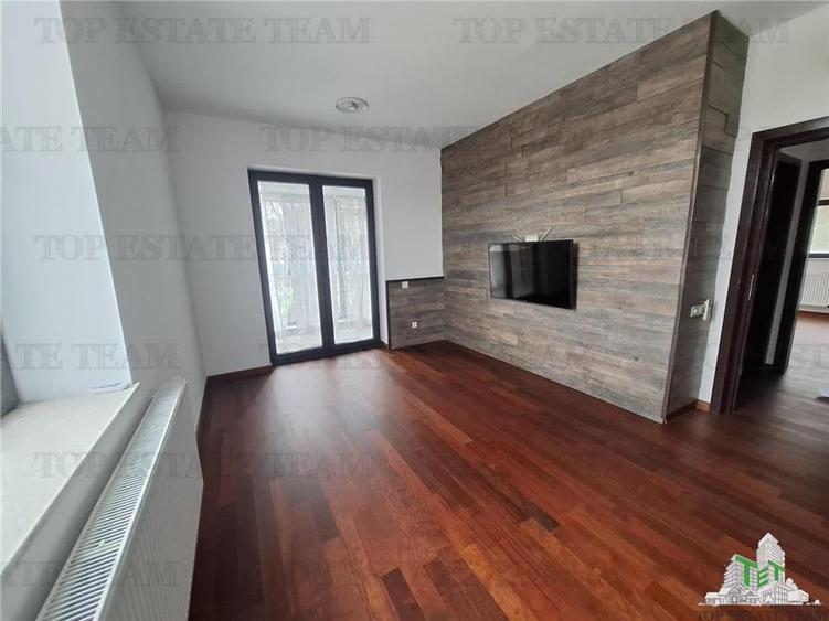 Casă individuală cu 7 camere cu Teren 1000 Mp în Corbeanca