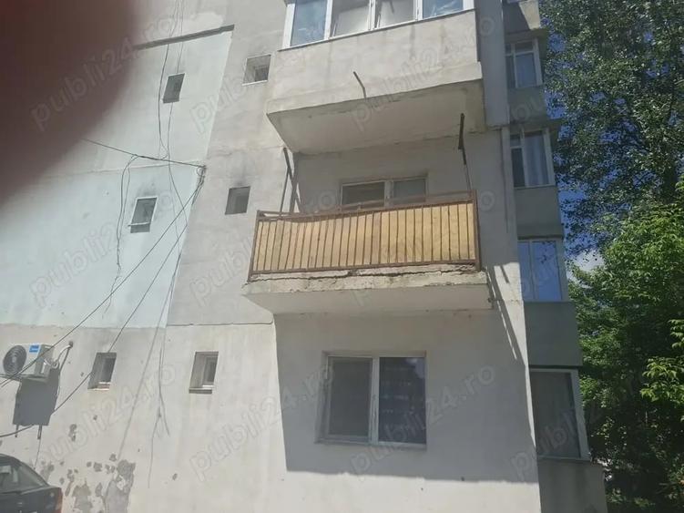 Apartament cu 3 camere semidecomandat în Central