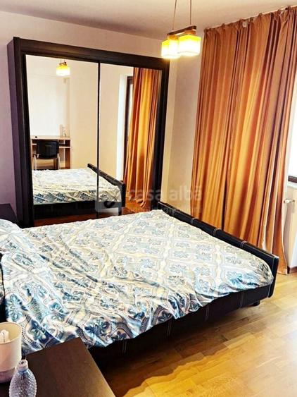 Apartament cu 3 camere decomandat, mobilat în Central